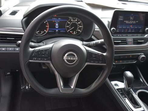 Used 2023 Nissan Altima 2.5 SV AWD/4WD image 9