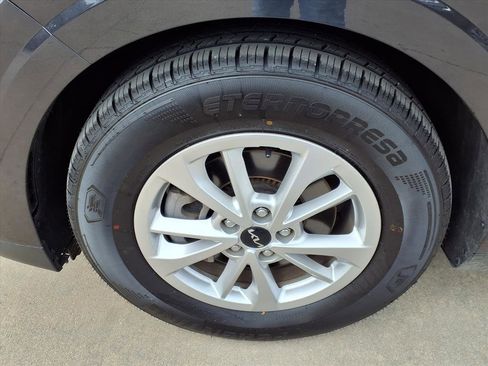 Used 2023 Kia Carnival LX image 21