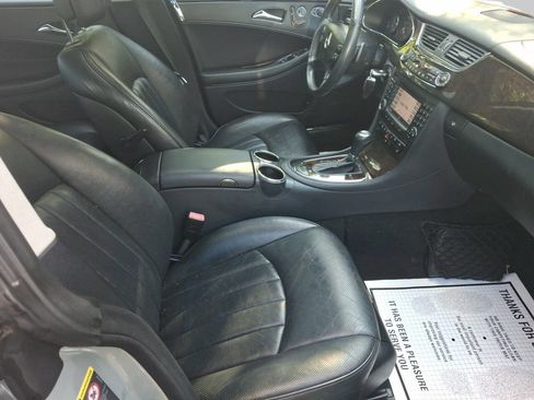 Used 2008 Mercedes-Benz CLS 550 image 6