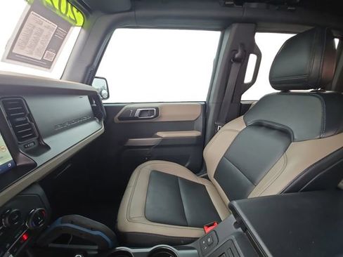 Used 2022 Ford Bronco Wildtrak image 11