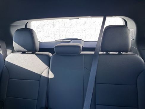 Used 2025 Chevrolet Traverse High Country image 12