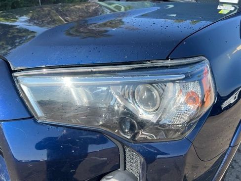 Used 2018 Toyota 4Runner SR5 Premium AWD/4WD image 9