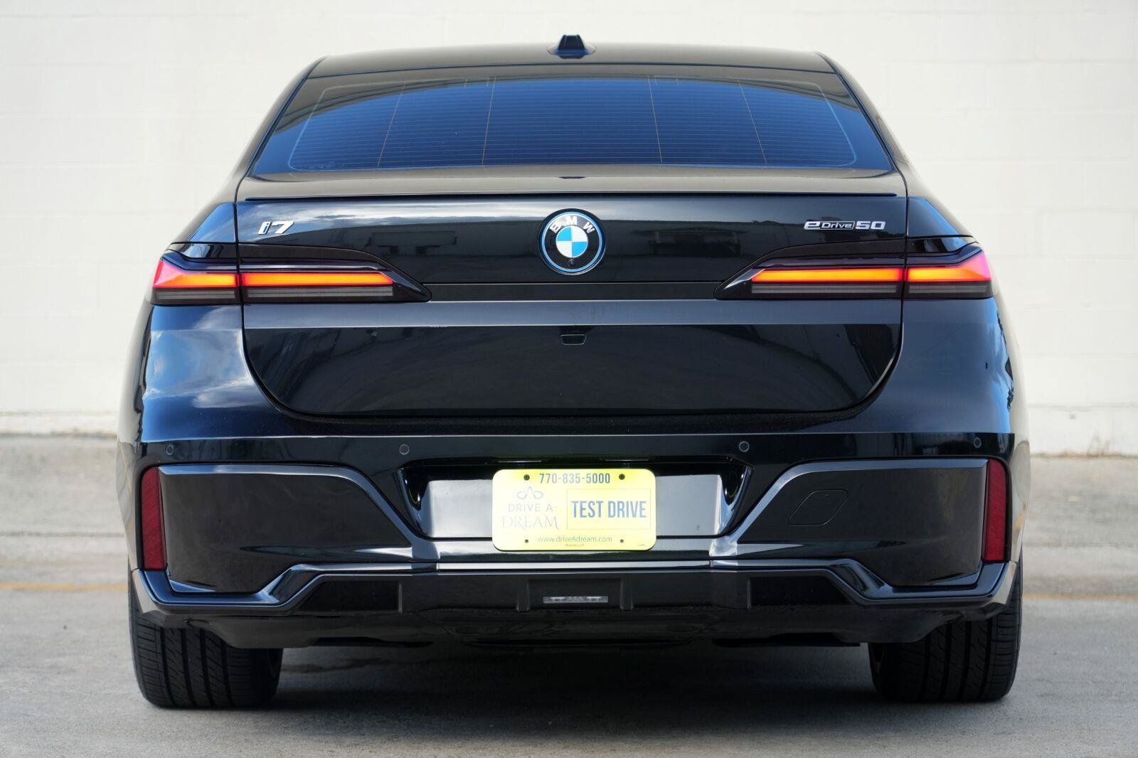 Used 2024 BMW i7 eDrive50 w/ M Sport Package RWD image 11