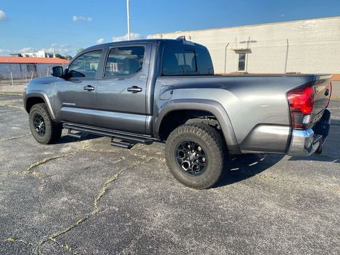 Used 2022 Toyota Tacoma SR5 RWD image 6