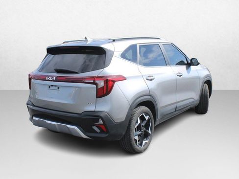 Used 2024 Kia Seltos EX image 3