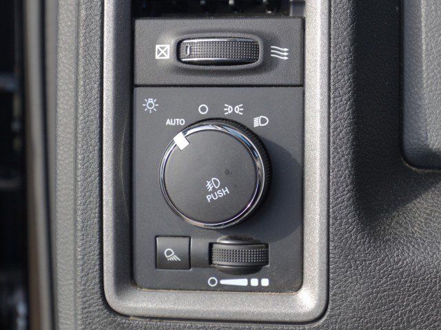 Used 2015 RAM 1500 Express AWD/4WD image 17