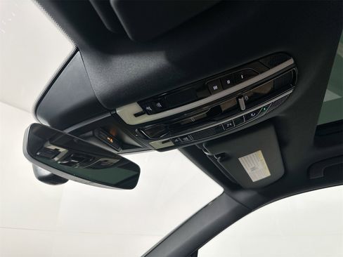 Certified 2023 Porsche Cayenne Platinum Edition image 25