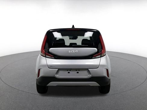 Used 2025 Kia Soul LX w/ LX Technology Package FWD image 8