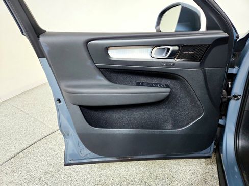 Used 2021 Volvo XC40 T5 Momentum image 18