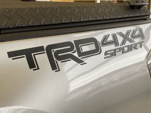 Used 2020 Toyota Tacoma TRD Sport w/ Technology Package image 11