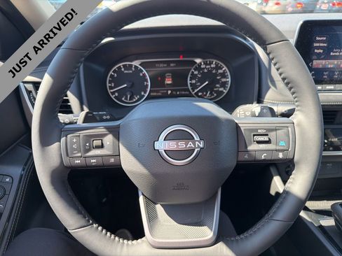 Certified 2025 Nissan Rogue SV image 12