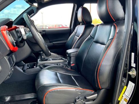 Used 2017 Toyota Tacoma TRD Sport w/ Tow Package image 8