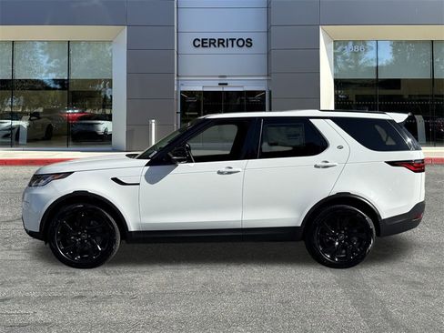 New 2025 Land Rover Discovery S image 8