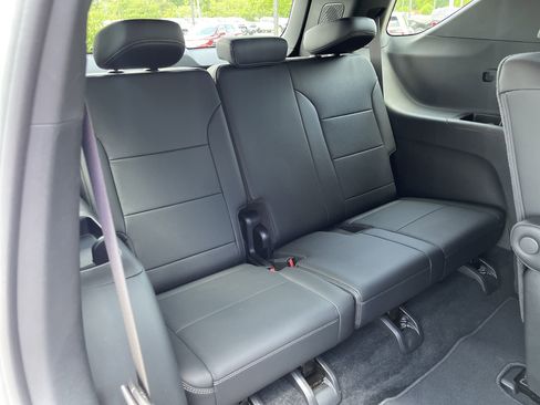 Used 2024 Chevrolet Traverse RS image 45