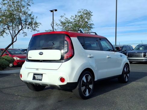 Used 2019 Kia Soul + image 6