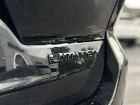 Used 2023 Jeep Grand Cherokee L Limited w/ Black Appearance Package AWD/4WD image 19