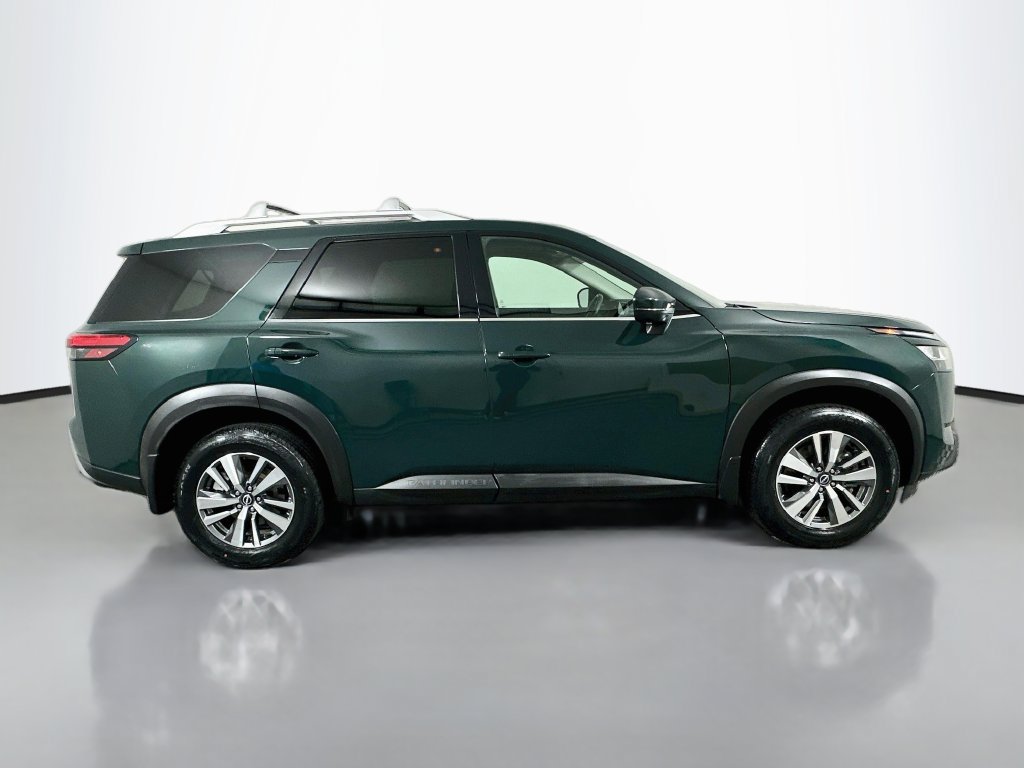 Used 2024 Nissan Pathfinder SL AWD/4WD image 4