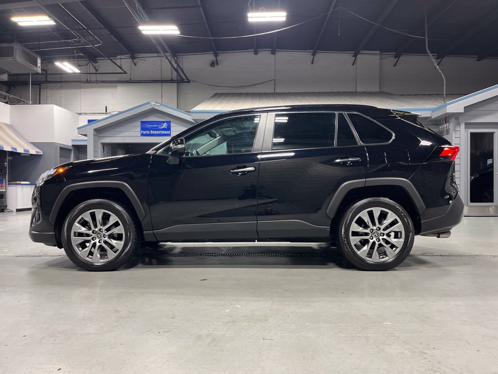 Used 2022 Toyota RAV4 Limited w/ Limited Grade Weather Package AWD/4WD image 4