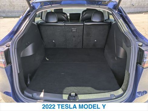 Used 2022 Tesla Model Y Long Range AWD/4WD image 23