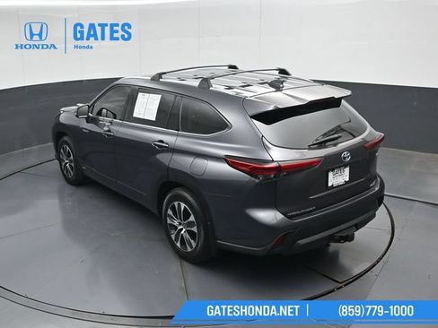 Used 2020 Toyota Highlander XLE AWD/4WD image 54