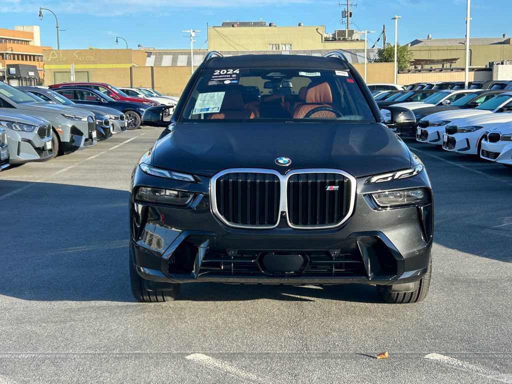 Used 2024 BMW X7 M60i w/ Climate Comfort Package AWD/4WD image 8