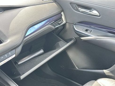 Used 2023 Cadillac XT4 Luxury w/ Cold Weather Package AWD/4WD image 32
