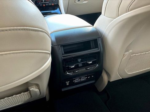 Used 2022 Jeep Grand Cherokee Limited image 33