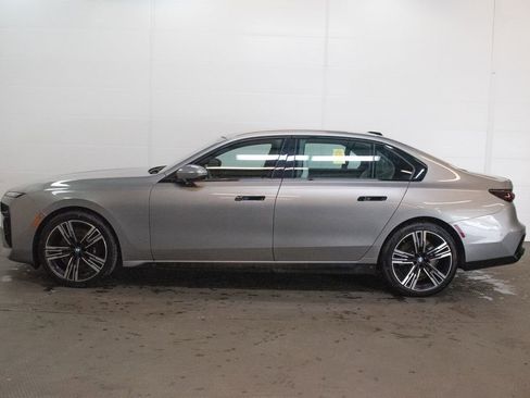 Certified 2023 BMW 760i xDrive w/ Executive Package AWD/4WD image 7