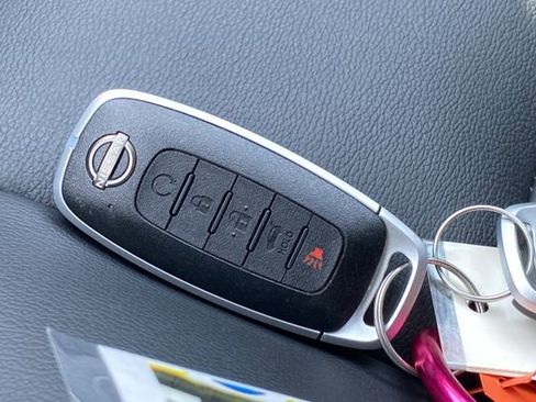 Used 2023 Nissan Rogue SL w/ SL Premium Package image 30