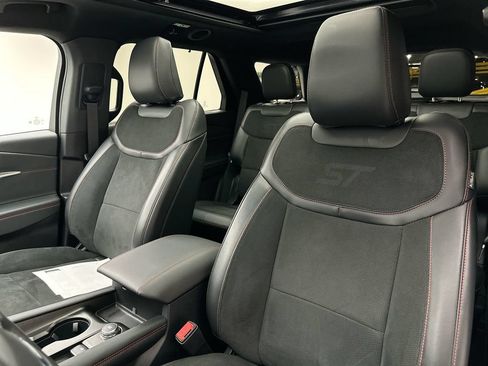 Used 2025 Ford Explorer ST AWD/4WD image 23