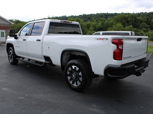 Used 2021 Chevrolet Silverado 2500 Custom w/ Custom Value Package AWD/4WD image 3