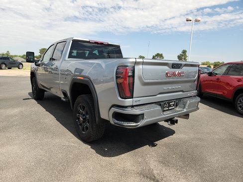 Used 2025 GMC Sierra 2500 AT4 AWD/4WD image 5