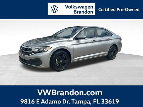Used 2023 Volkswagen Jetta SE image 1