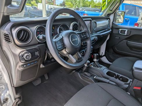 Used 2023 Jeep Wrangler Unlimited w/ Sun & Screen Package AWD/4WD image 12
