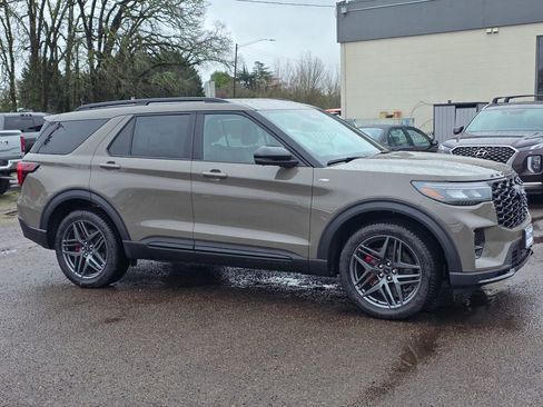 New 2026 Ford Explorer ST-Line w/ ST-Line Street Pack image 2