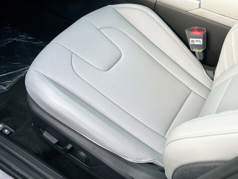 New 2026 Hyundai Elantra Limited w/ Cargo Package FWD image 4