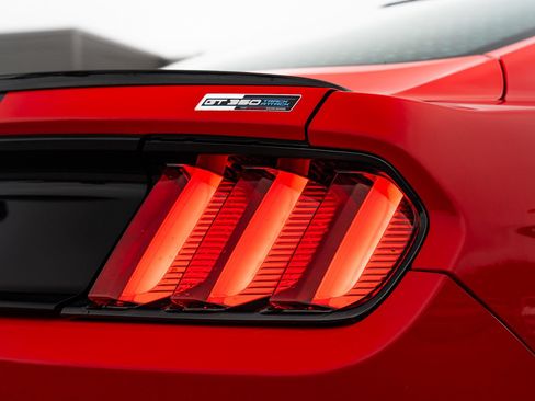 Used 2016 Ford Mustang Shelby GT350 w/ Technology Package RWD image 19