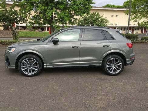 Used 2022 Audi Q3 2.0T Premium Plus w/ Premium Plus Package AWD/4WD image 3