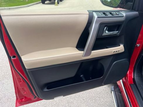 Used 2016 Toyota 4Runner 4WD image 26