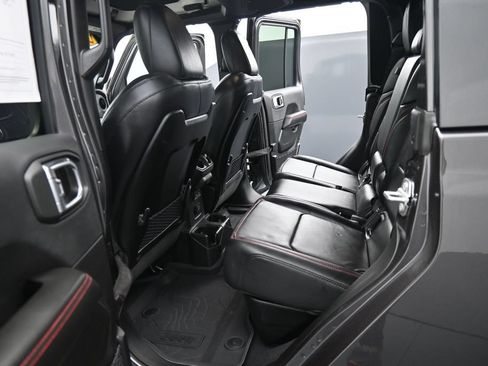 Used 2025 Jeep Gladiator Rubicon AWD/4WD image 16
