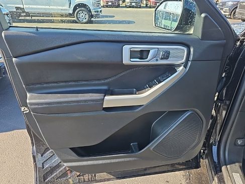 Used 2021 Ford Explorer Limited w/ Equipment Group 301A AWD/4WD image 8
