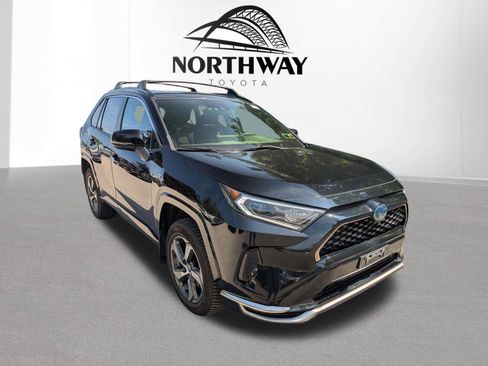 Used 2021 Toyota RAV4 SE w/ Weather & Moonroof Package AWD/4WD image 1