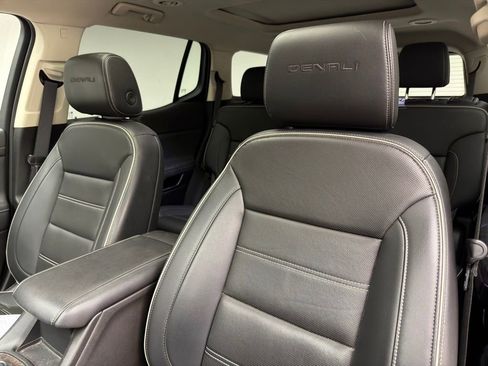 Used 2023 GMC Acadia Denali w/ Denali Technology Package image 6