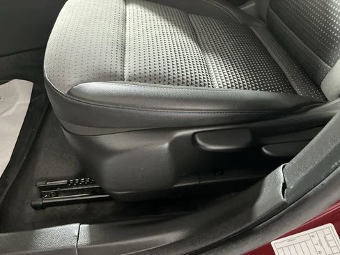 Used 2025 Chevrolet Trax LT w/ LT Convenience Package image 14