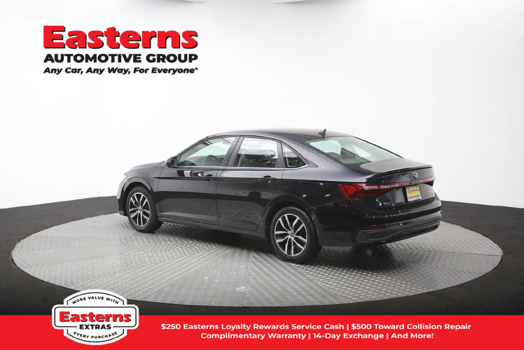 Used 2025 Volkswagen Jetta SE FWD image 64