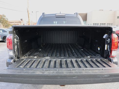 Used 2019 Toyota Tacoma TRD Sport image 14