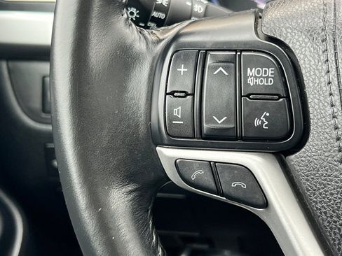 Certified 2017 Toyota Highlander SE image 30