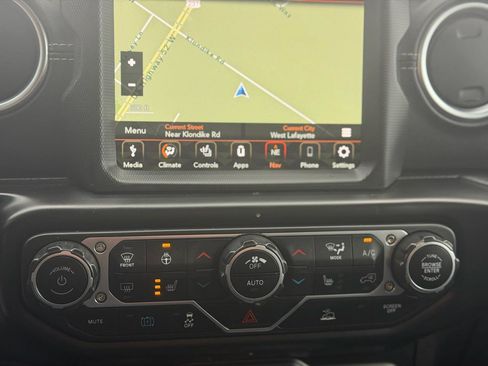 Used 2022 Jeep Wrangler Unlimited Sahara w/ Cold Weather Group image 26