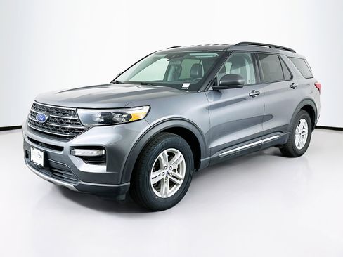 Used 2024 Ford Explorer XLT w/ Equipment Group 202A image 3