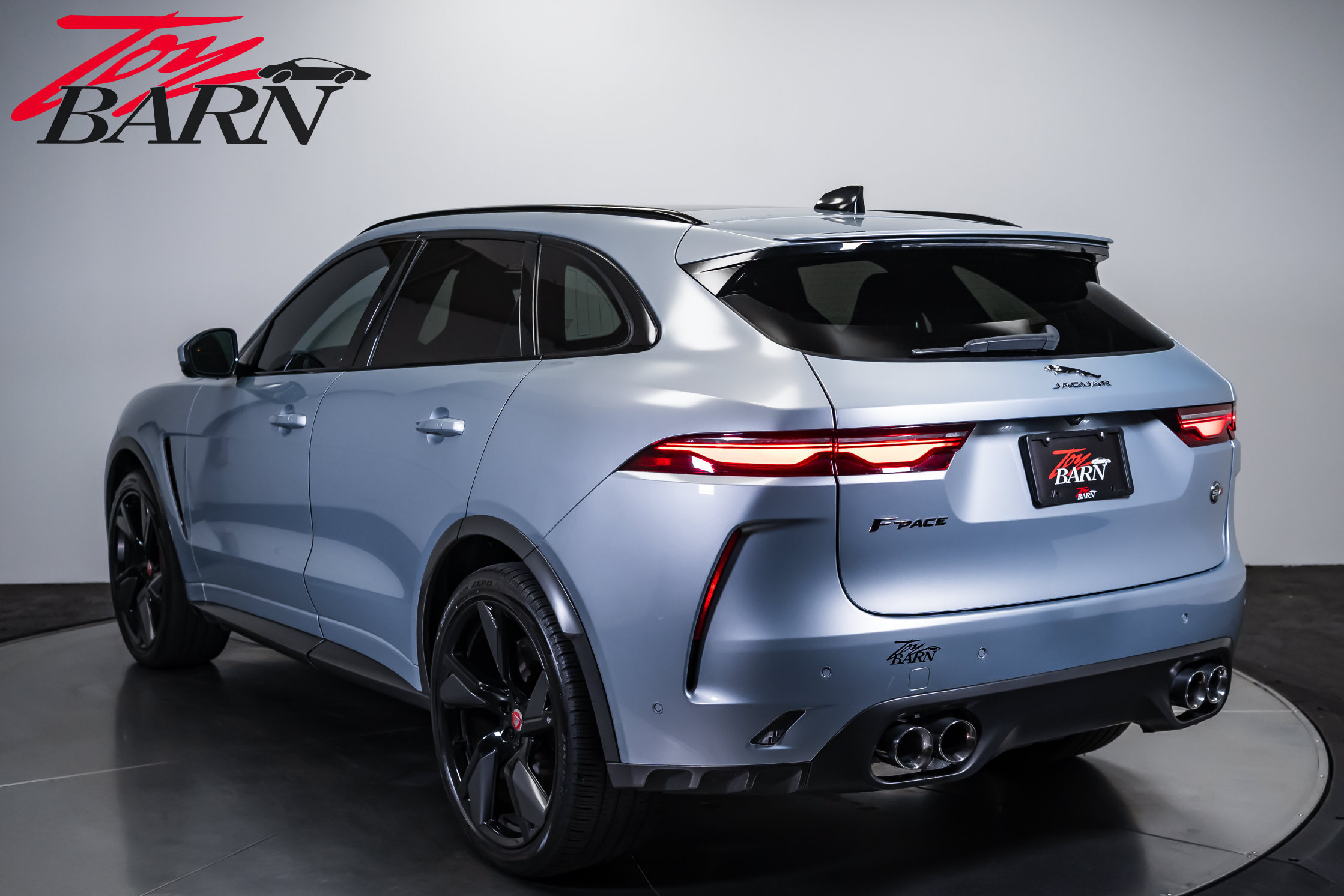Used 2021 Jaguar F-PACE SVR AWD/4WD image 3